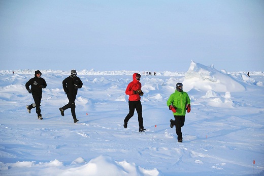 Fernando González encabezando el North Pole Marathon