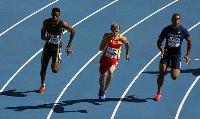Bruno-Hortelano-durante-carrera-200-metros