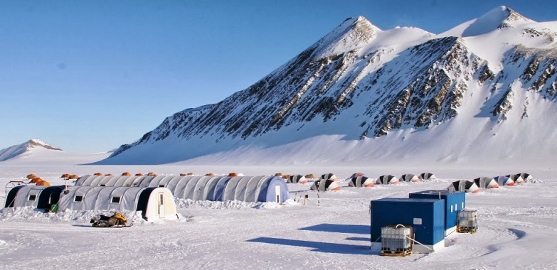 Tiendas de campaña de la base polar Union Glacier Camp_©Mike King