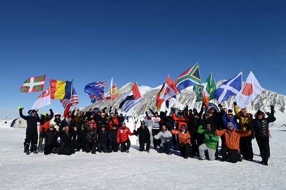 Participantes del Antarctic Ice Marathon_© Mike King