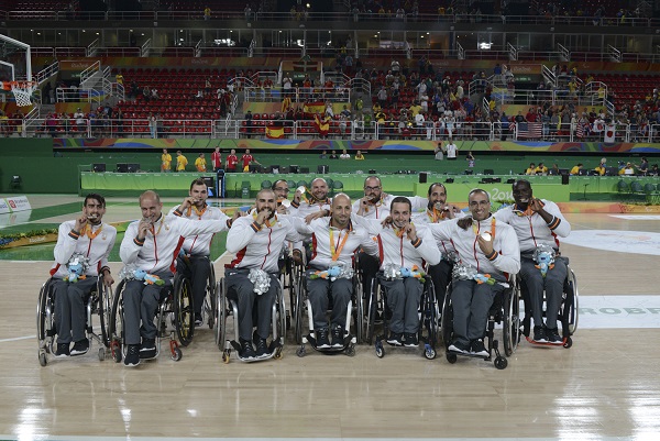 Medalla de plata en el Baloncesto en silla de ruedas contra estados unidos derrota 52-68